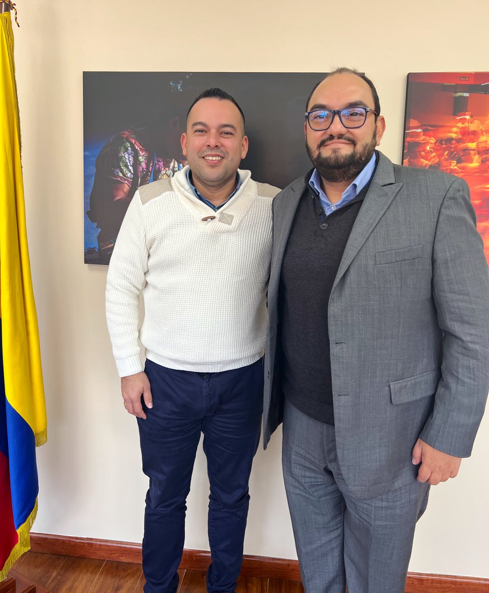 PalmaEdwin's tweet photo. Con el gobernador del Colegio de Abogados del Trabajo @ccuervodiaz, hablamos sobre #ReformaLaboral y sobre las iniciativas que su colectivo tienen. Bienvenidas para el debate. Para la academia es importante que los temas del Trabajo hoy estén en el centro de la discusión pública. https://t.co/fkGWWriUG2