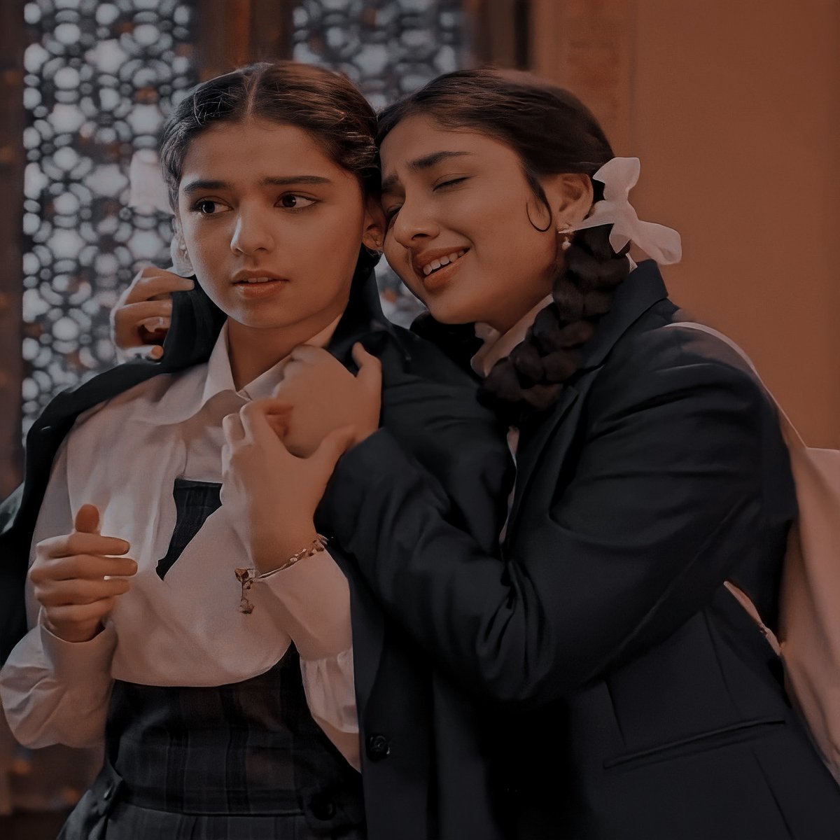 IshqqMohabbat's tweet photo. Friends who stays together, slays together ( these lines are made for these beauties only 😭) , mere jigar ke tukde aur lahore ki aan baan aur shaan💃✨❤️

#Vashrit #Amrit #Vashma
#GracyGoswami #AnchalSahu
#KyunUttheDilChhodAaye https://t.co/J3PStPtIYd