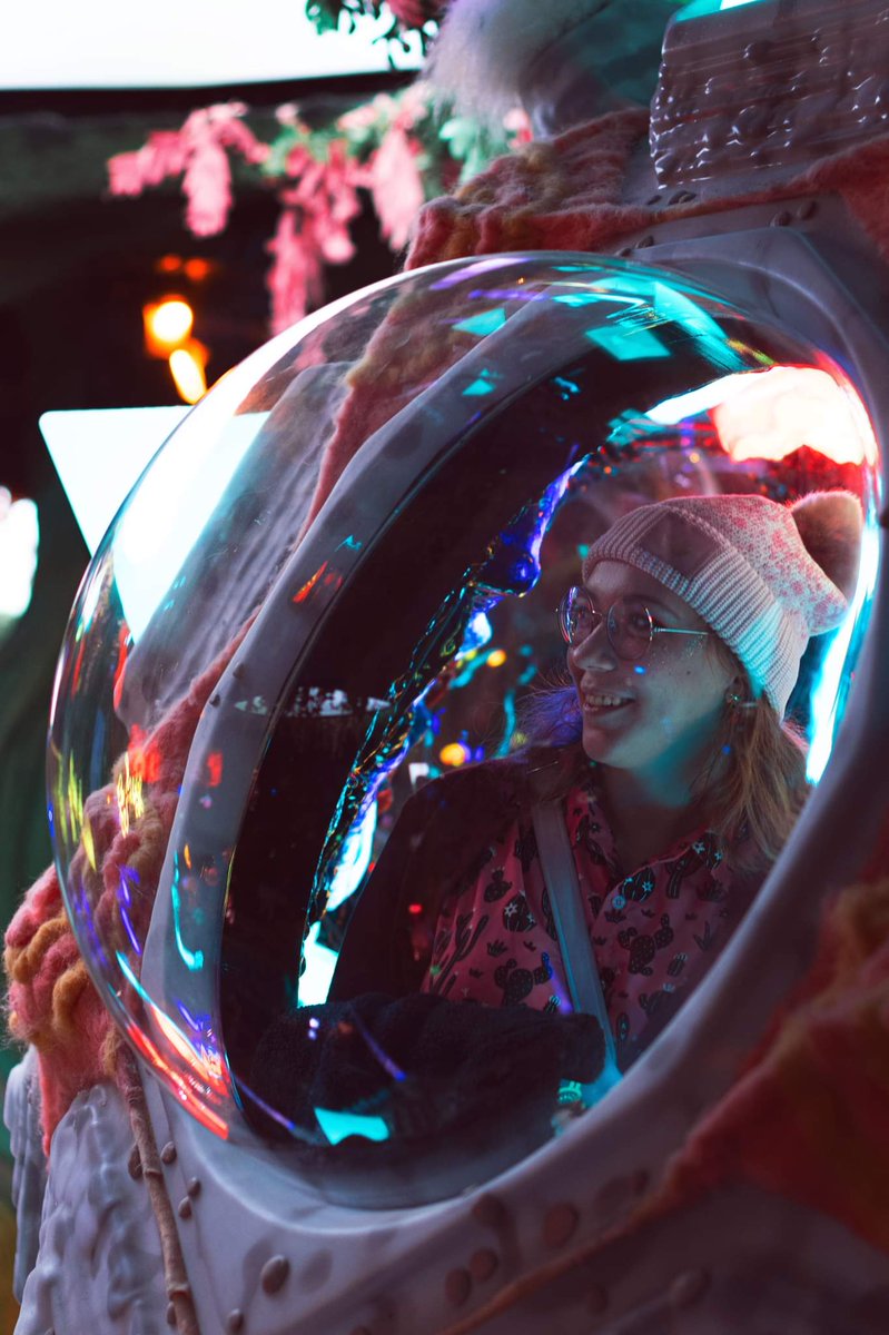 I'm pretty sure this is what it feels like to live in a coral reef 🐠🪸
A rare photo of me in ordinary street clothes,  this time at <a href="/MeowWolf/">Meow Wolf</a> Denver
Thank you <a href="/OfficiallyOtto/">ØttØ Denver Photographer</a> for the photo!!