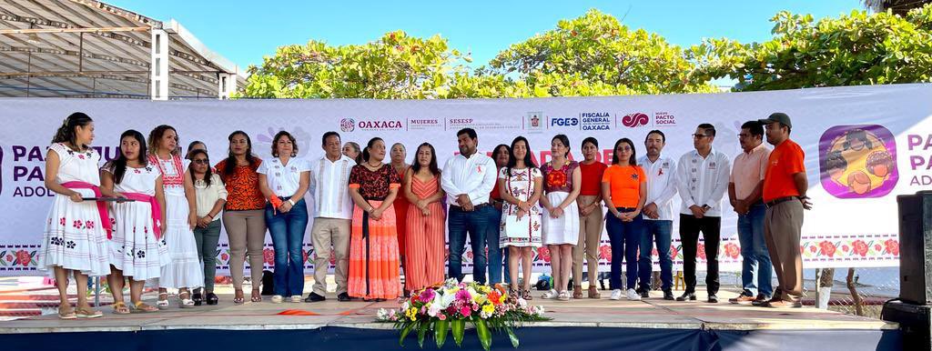 KarinaBaronO's tweet photo. Iniciamos la atención en la 2da Jornada de #PazYJusticia para mujeres, adolescentes y niñas, en #PuertoEscondido, San Pedro Mixtepec.

Este es un espacio de confianza, un espacio para las oaxaqueñas. Porque ante la violencia ya no estamos solas.

#UnPuebloTransformandoSuHistoria https://t.co/McNINr1oYx