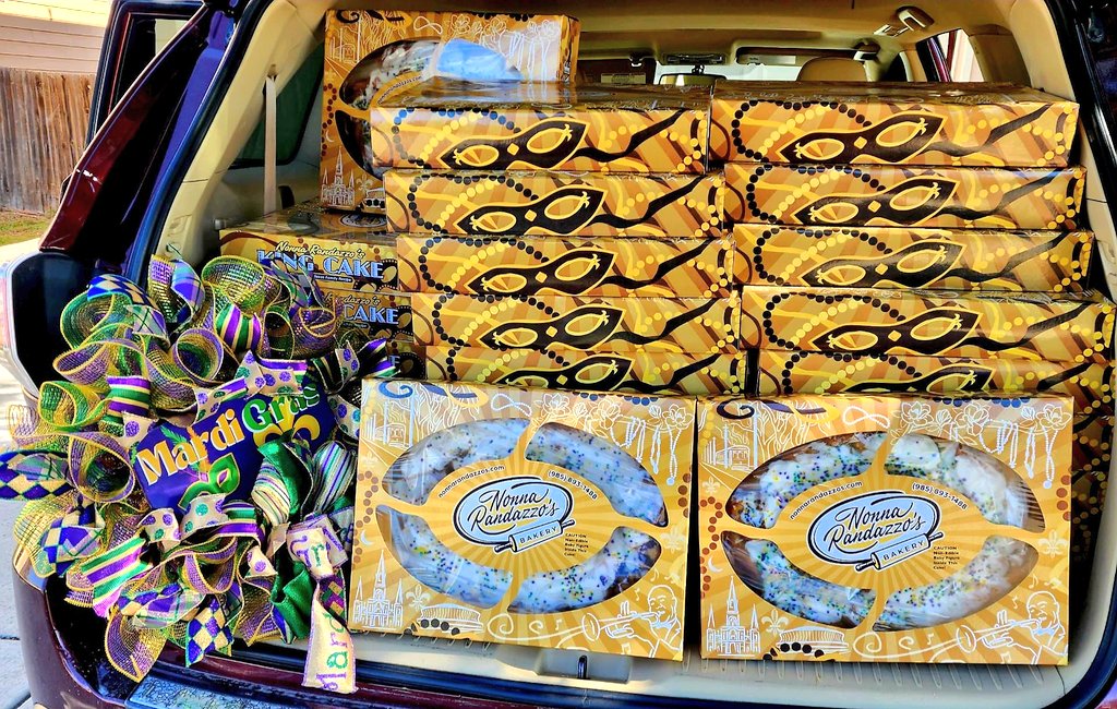 BitesNola's tweet photo. Straight out of NOLA!!
King Cake Pick Up
          1/25
1130a to 130p  
FM1103 and Brite Rd, Cibolo Tx

530p to 830p 
(also serving full menu)
The Standard @ Legacy 
1938 E Sonterra Blvd, San Antonio, 

Sooooo we have 10 extra King Cakes which will go on a 1st come basis. https://t.co/5kn9JbUWnI