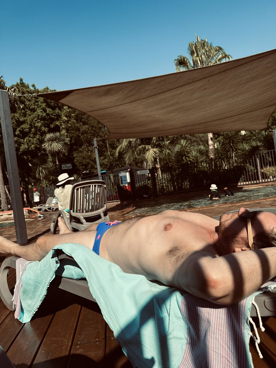 DinoJuzz's tweet photo. Sun kissed white boy. https://t.co/XQ3af16prH