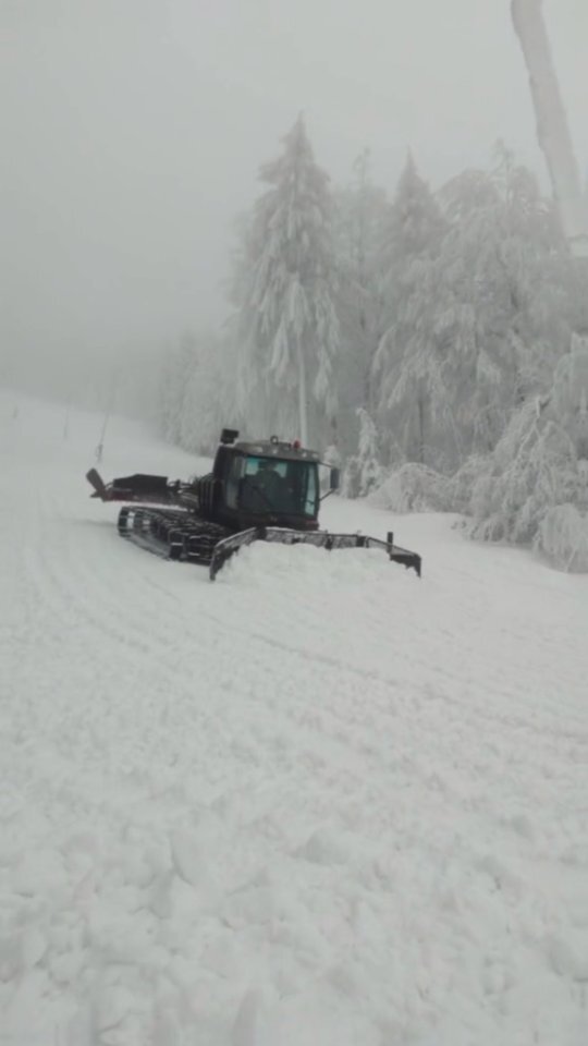 Ski_Telnice's tweet photo. Od soboty pojede Lanová dráha,
bude otevřena sjezdovka Macháček.
Start 9:00
#telnice #lyze #snih #krusnehory #ski #usteckykraj #lyzak #usti #decin #teplice #litomerice #vikend #nature #snow #mountains #mountainlove #fyp #skiing #schnee https://t.co/jPKND0cVFE https://t.co/KiRp4Ascgv