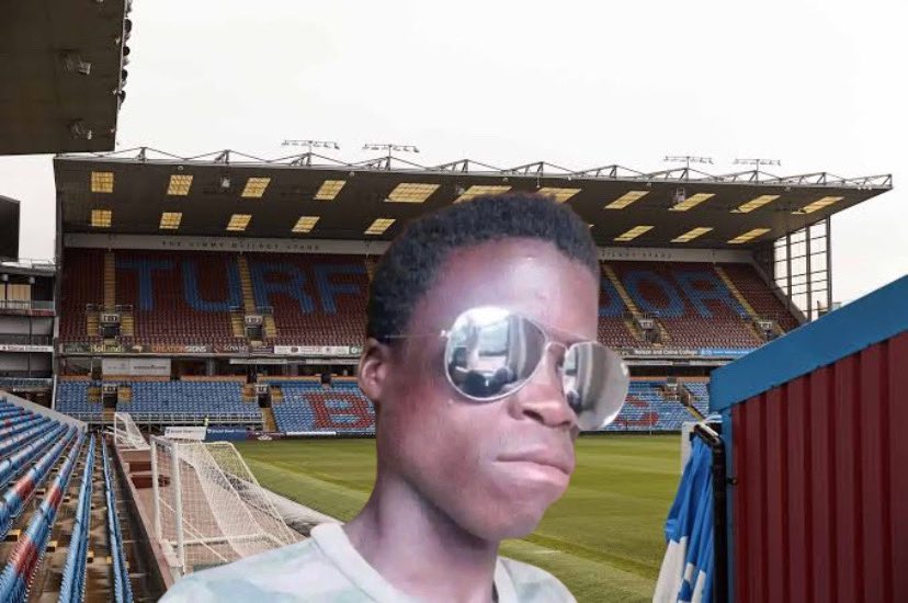 MadiNhlekza's tweet photo. @BurnleyOfficial I already took a selfie inside Turf Moor, the pitch looks immaculate. Foster will score goals for fun there. https://t.co/11RtTZNmvz