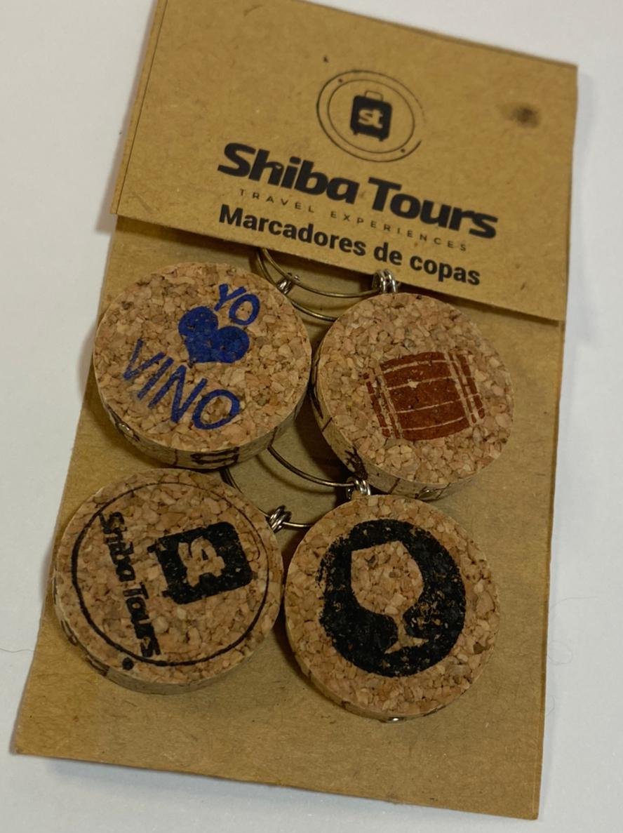 cualesmicopa's tweet photo. Ahora nuestros clientes reciben los productos con su propia marca, para encantar a sus clientes 😍

#marcadoresdecopas #cualesmicopa #souvenirs #regalospersonalizados #productospersonalizados #merchandising #corchosreutilizados #vino #copa #Reciclar https://t.co/x0ZO04SfIn