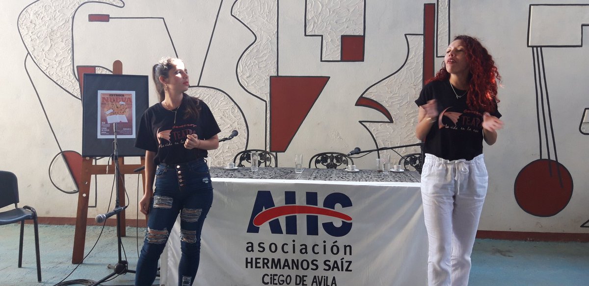 massiel_santa's tweet photo. " Vierte,  corazón tu pena " poemas de nuestro José Martí a la manera de #CaminosTeatro en la 🏠 !
Esto es #EstrofaNueva2023 
#ahscav 
#AHSCuba #latiravileño #literatura https://t.co/5LqAFdVNS1