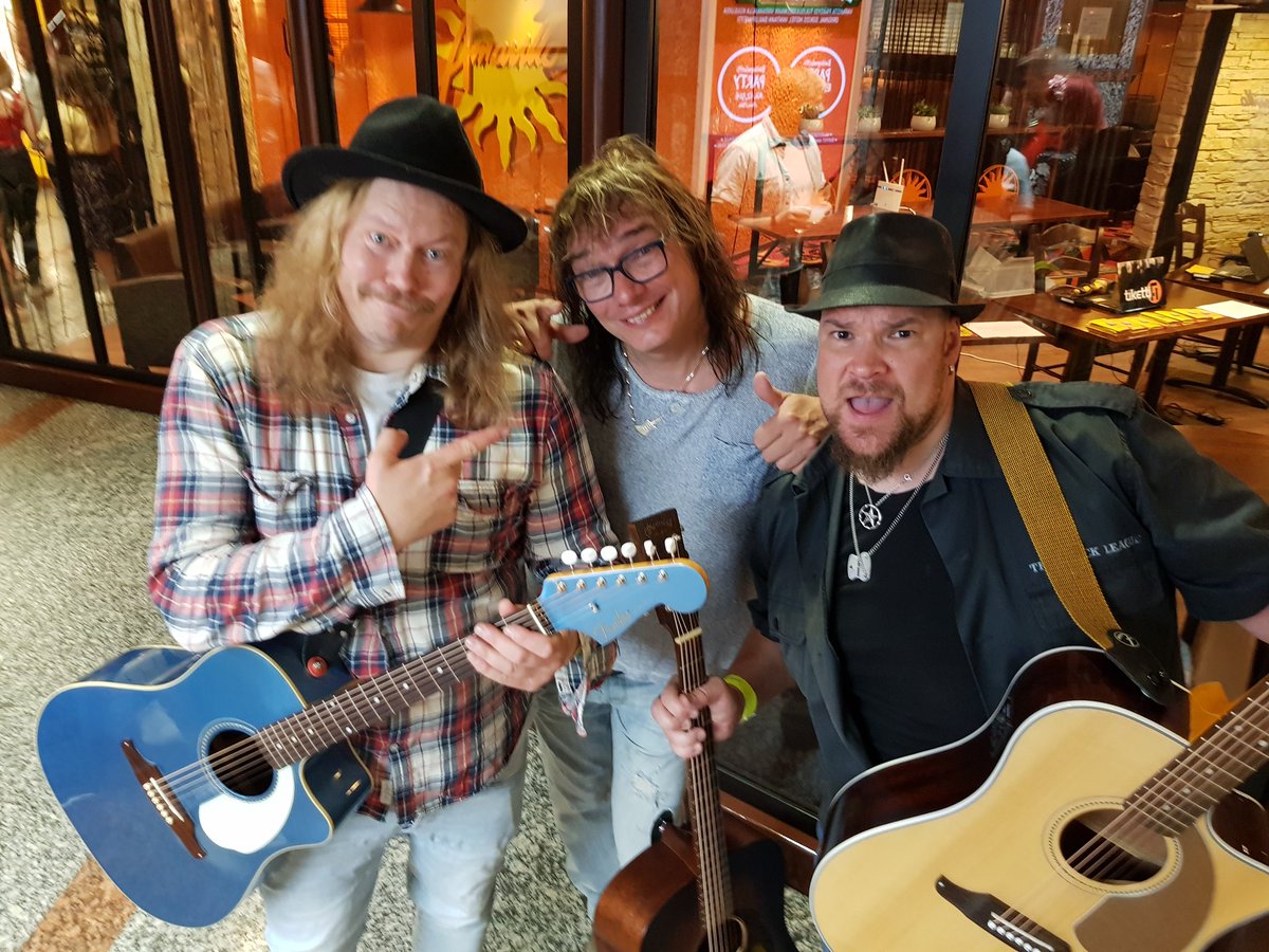 ransu21's tweet photo. Hyvä twitter yleisö🎶
Nostalgiaa tammikuuhun💪
@AlkioJani @CostiPopeda @reduktio https://t.co/2ekkOaHx74