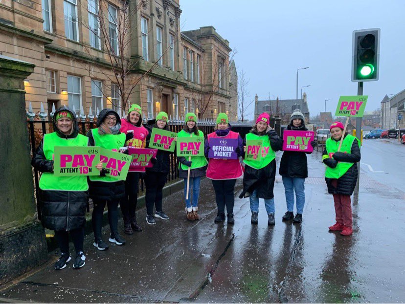 eis_southayr's tweet photo. Grammar Primary in Ayr braved the rain this morning to show solidarity! I wonder what their Toot Tally was, as they’re based in one of the busiest one way streets in the town! Thanks for your support, Team Grammar! @sukisangh @EISUnion #PayAttention https://t.co/xq5eNx6nuH