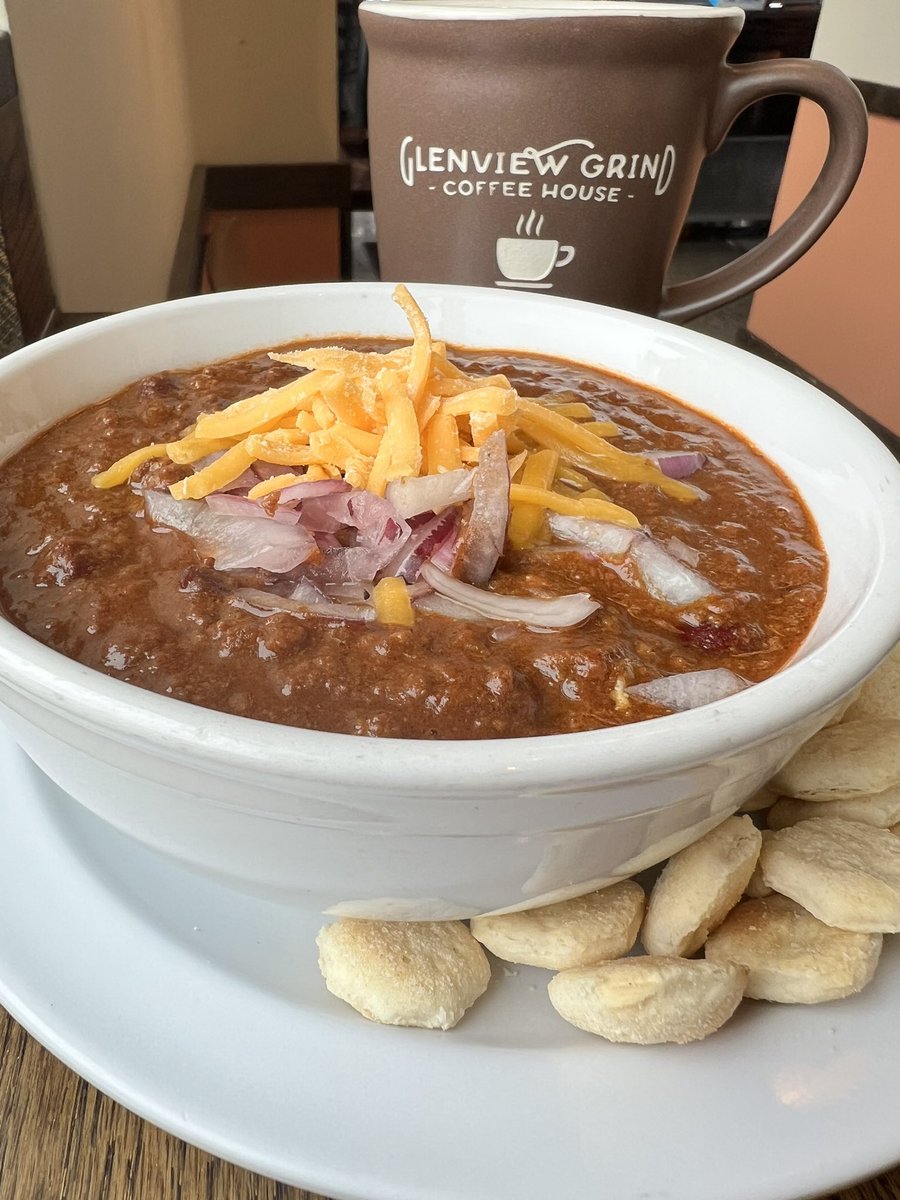 It’s a chili kind of day! 🌶️🥣❄️ #chili #warmsmybelly #hotbowlofchili #snowday #glenviewgrind