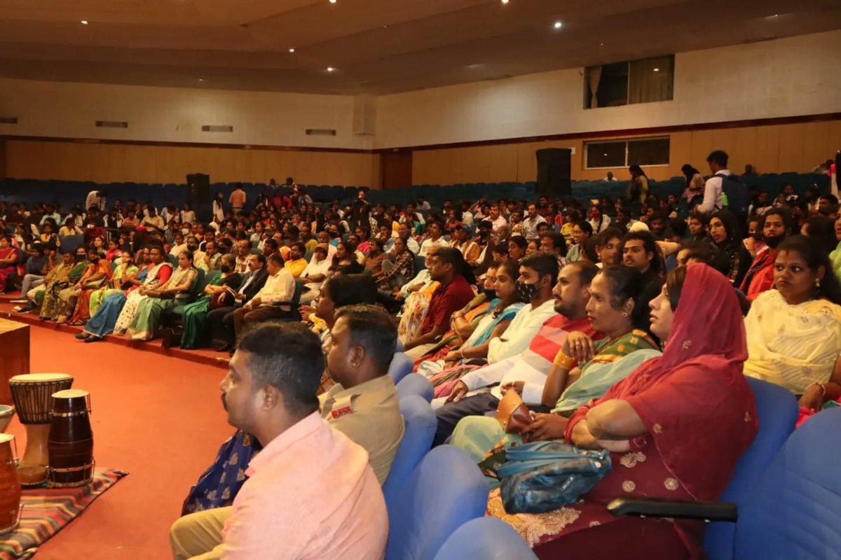 PrijithPK's tweet photo. Ondede organized a two day workshop in association with Banglore University, Banglore City University on the Domestic Violence Act and it's limitations & possibilities to add LGBTIQ people for a safe life from violence and atrocities🏳️🌈 #Queerrights #LGBTIQ #ondede #Bangloredays https://t.co/2d6peLjeEf
