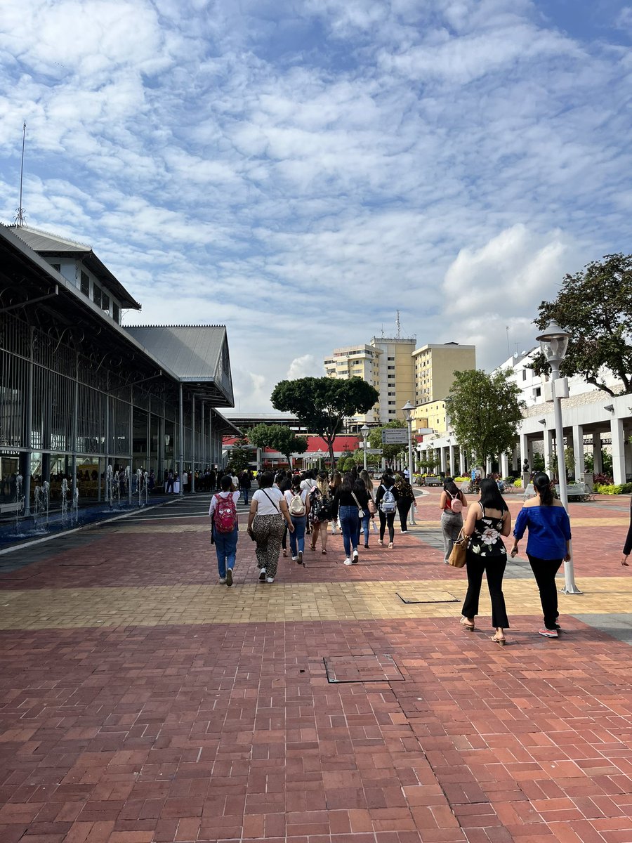 Ahora, estudiantes y profesoras de <a href="/espol/">ESPOL</a> becadas para asistir a <a href="/MPWRLatam/">MPWRLatam</a> están presentes en el Palacio de Cristal, donde se lleva a cabo el evento.
Esta jornada de charlas ha contado con la participación de mujeres líderes de emprendimientos tecnológicos de latam.