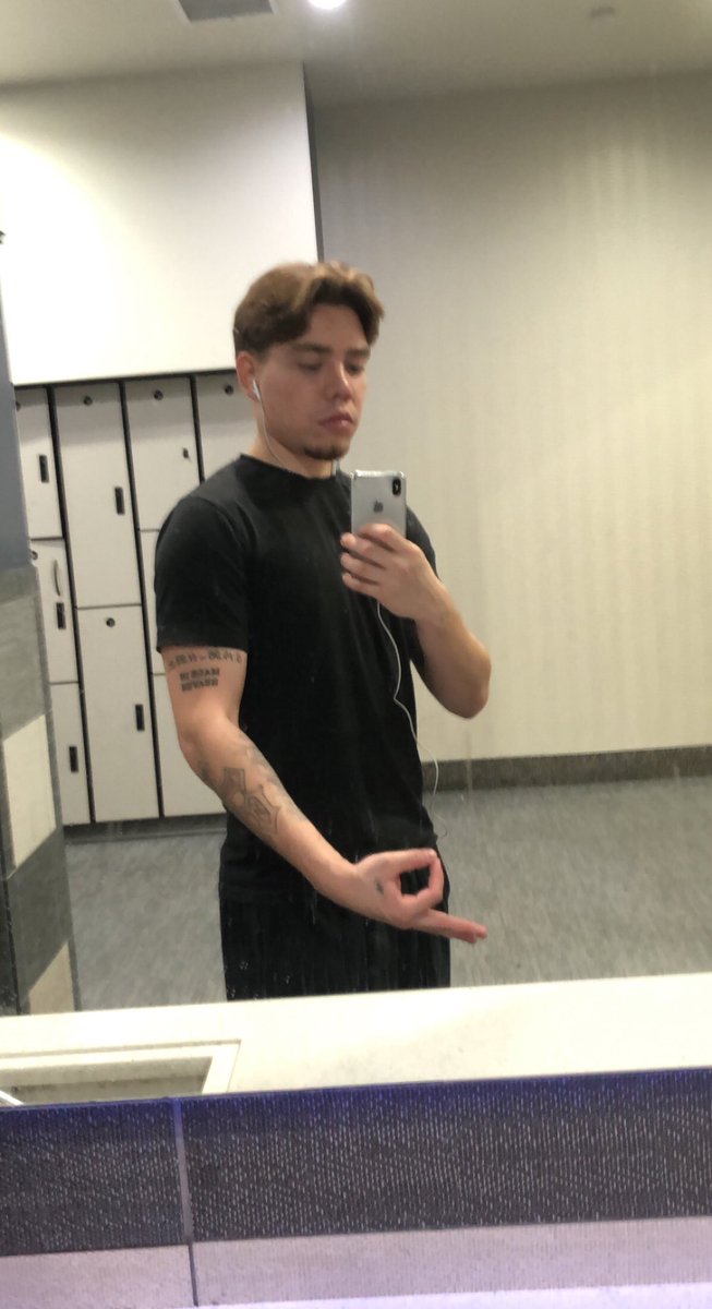 £ASYTHALOWK tweet media