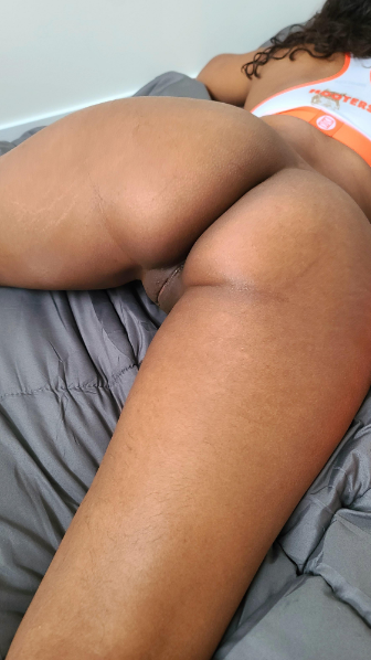 stretch out my tight indian pussy 😫