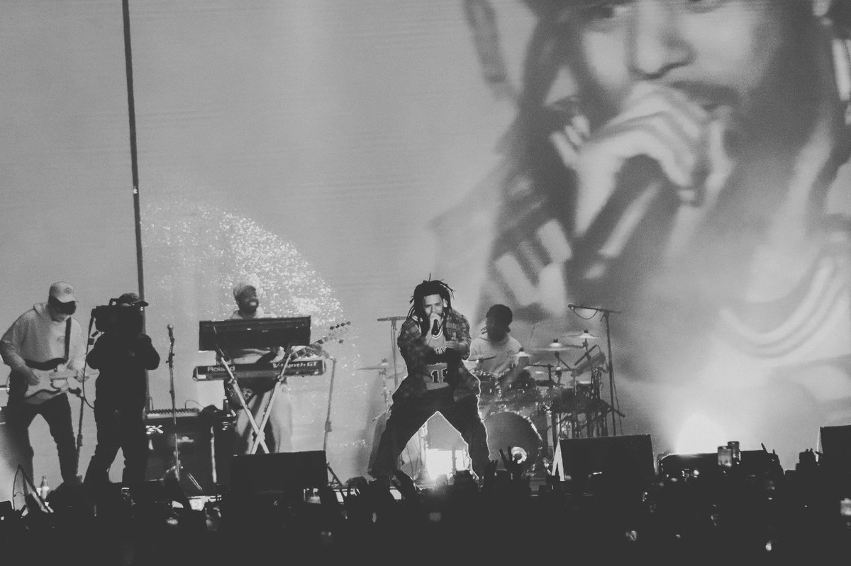 ACoreyBphoto's tweet photo. Cole World, the heat’ll blast through your Speaker🫡 @JColeNC 
@Dreamvillefest 
https://t.co/e36XXOcPQM
#coreybphotography #jcole #dreamville #travelphotography #ncphotographer #rdu https://t.co/EdbwvhoeD2