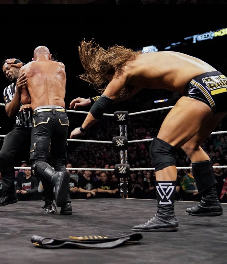 DallasIrvinWWE's tweet image. One of my favorite matches inside of the squared circle. Thanks #robschamberger for nailing a moment that’s gone forever, and impossible to reproduce. 🙏🏾 #WWENXT #NXTTakeOver #Art #ArtWork #WrestlingArt #WWEArt  #WWERAW #SmackDown #vengeanceday #RoyalRumble #Bucketlist