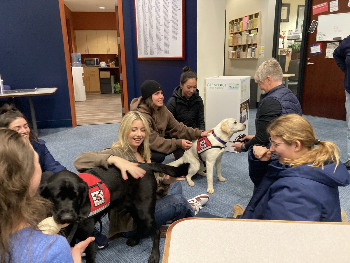 UvaChamp's tweet photo. Yesterday, some friends of mine (May, Star, Bubba and Aidan) went to the academic center to meet some our student-athletes!

#GoHoos | @servicedogsva https://t.co/jxiEKEhFWB