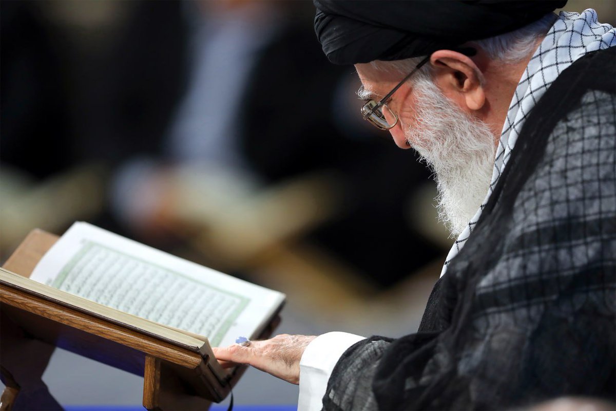ar_khamenei's tweet photo. إن الإهانة الجنونية للقرآن تحت شعار حريّة التعبير تُثبت أن هدف هجمات الاستكبار أصلُ الإسلام و #القرآن. رغم مؤامرة الاستكبار، ازداد القرآن إشراقاً والمستقبل ملكٌ للإسلام. فليبادر أحرار العالم كلهم إلى الوقوف بجانب المسلمين والتصدّي للسياسة الخبيثة في بثّ الأحقاد وإهانة المقدسات. https://t.co/A9vPDsoT4a