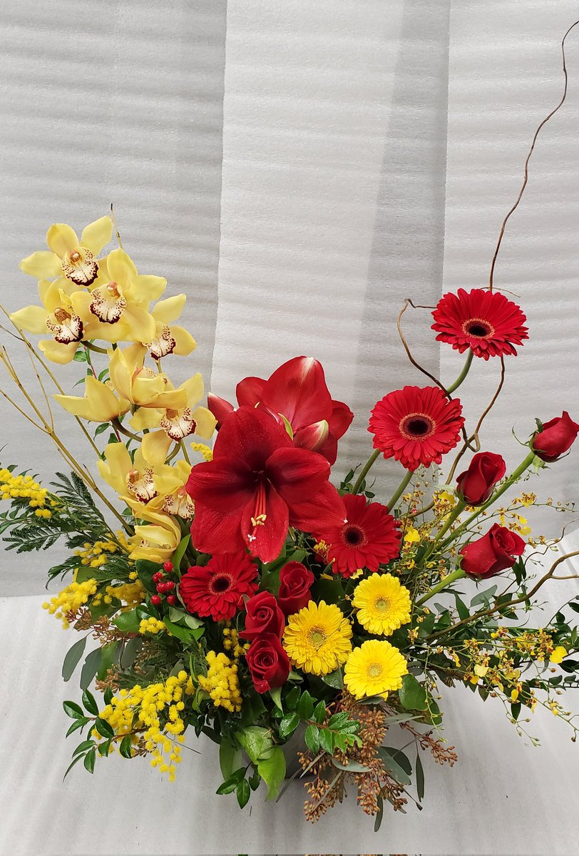 cricketsflowers's tweet photo. #Flowers for the Chinese New Year 
Cricket's Flowers is proud to be your local florist, providing flowers for every occasion since 1983.
Small businesses make a difference in our communities every day.
#onThedesignBench
#floristLife #inspiredByFlowers
 #lexingtonma https://t.co/CXBaolyvv3