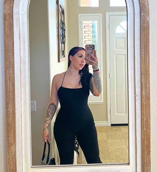 Off to brunch!🍾🧇🍳😋 https://t.co/84TUumaYlA