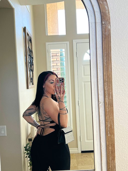 Off to brunch!🍾🧇🍳😋 https://t.co/84TUumaYlA