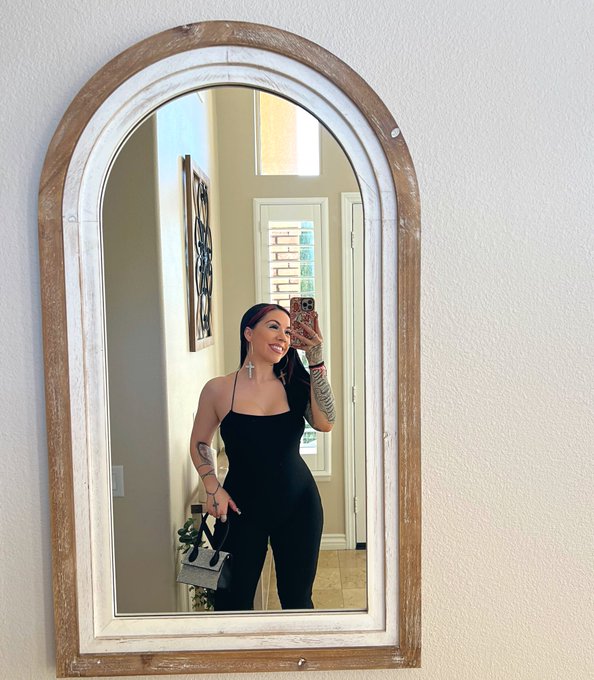 Off to brunch!🍾🧇🍳😋 https://t.co/84TUumaYlA