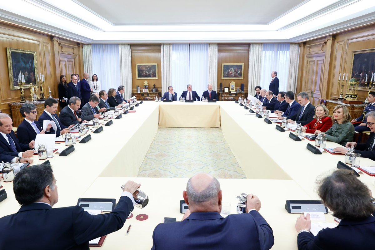 CasaReal's tweet photo. En la sesión, presidida por el Rey, se ha aprobado el Plan de Actuación 2023 de la Fundación, para impulsar el conocimiento y la cooperación iberoamericana, relanzar las relaciones entre América Latina y la UE, y contribuir a una “transformación justa” en diferentes materias. https://t.co/vZHpcr696Y