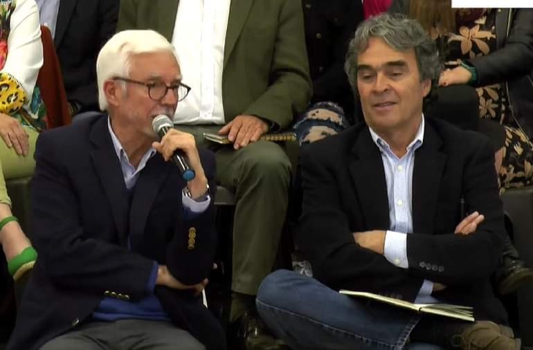 juliandbaron's tweet photo. Sergio Fajardo y Jorge Robledo se unen para crear un nuevo partido. Se llamará MORIR. https://t.co/Gtdkpxz2eQ