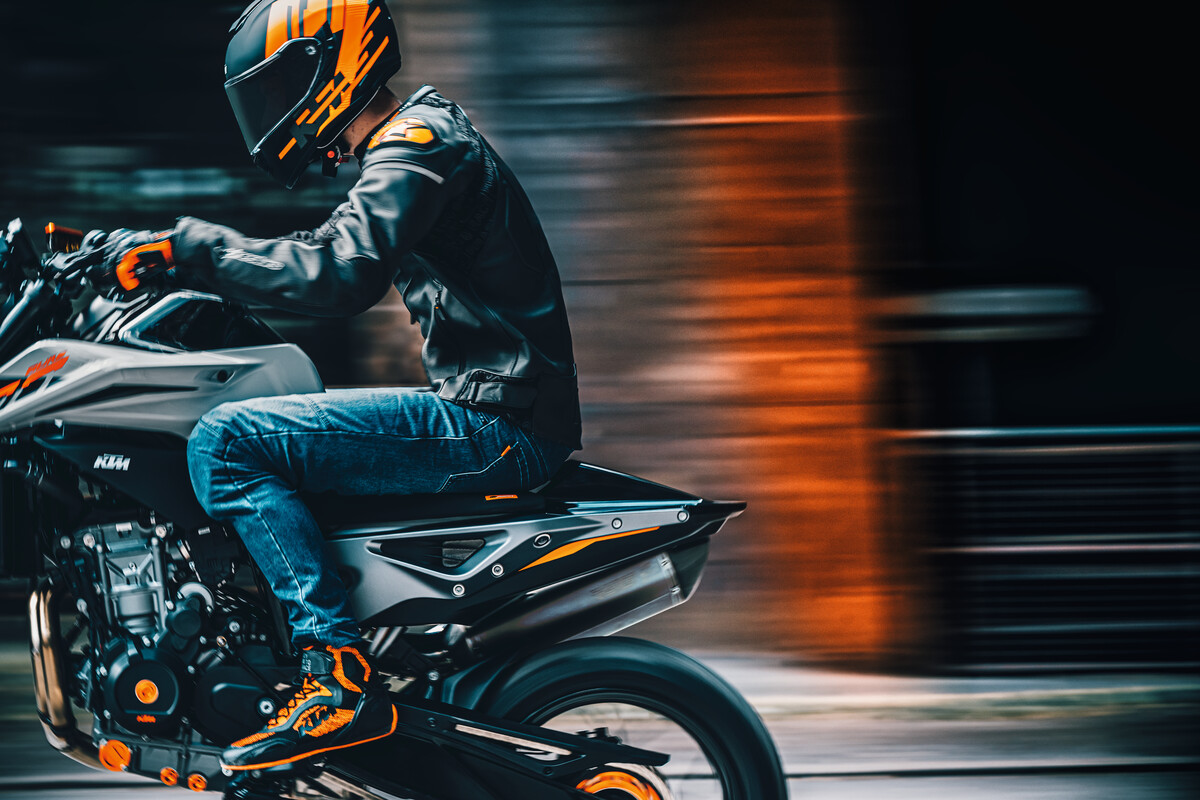 KTM_UK's tweet photo. The 790 DUKE is coming in hot and returning with a promotional finance rate, allowing you to slice through corners for even less.

Hit the link to discover just how affordable the new 790 DUKE really is - https://t.co/tra1VLRuc1

#KTM #ReadyToRace #KTM790DUKE #WheelieWednesday https://t.co/K7ZB9eqgVs