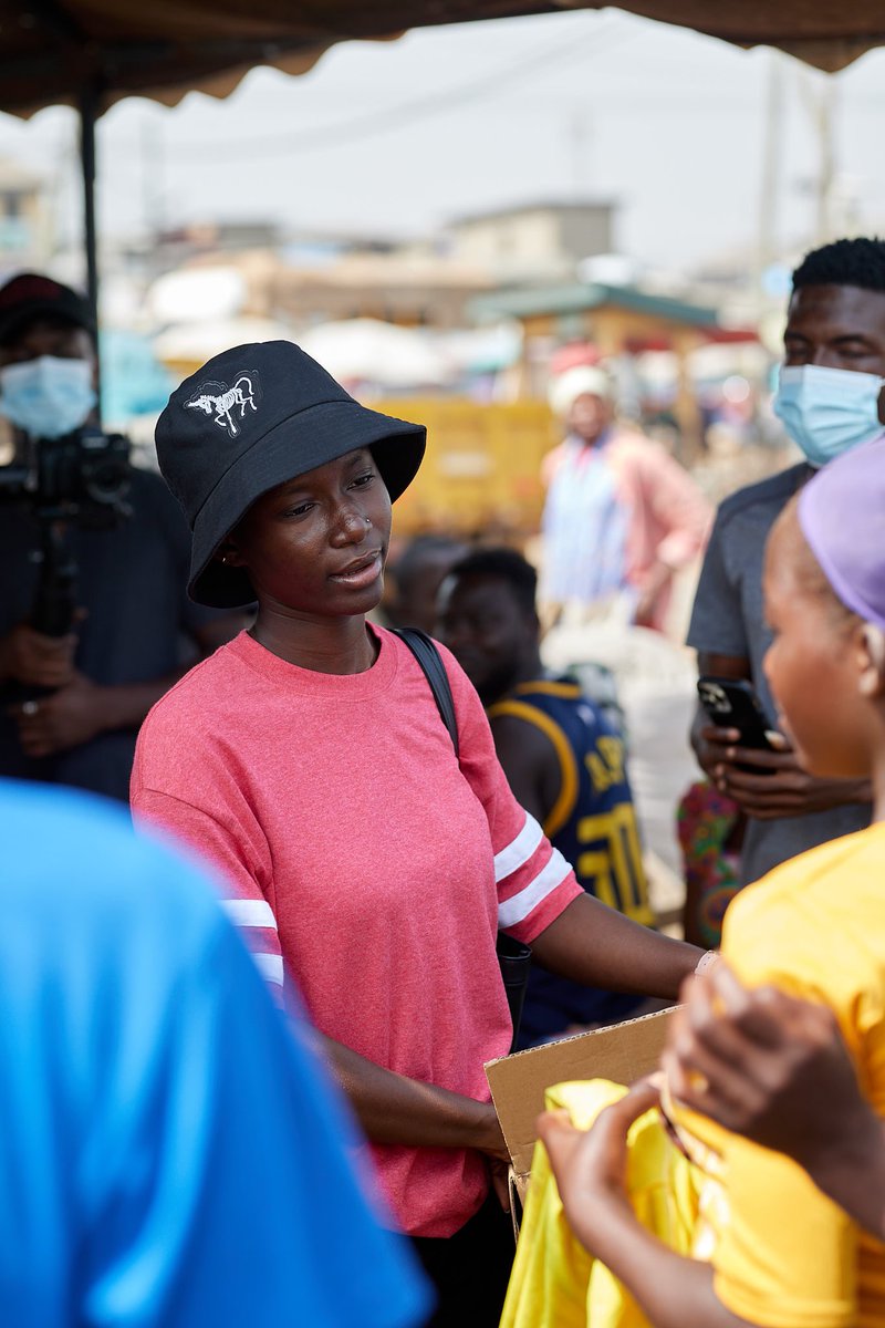 On ASSIGNMENT:
1 Girl 1 Pad A Month with @AgyeiwaaCrents1 at the Agbobloshie Market.
The experience was remarkable 
And the faces of the girls,satisfying 🙏🏾
.
📸 @dr_crentsil 🎥@MrFlashHoyden 
#girlsempowerment #women #girlchild #African #africanwoman