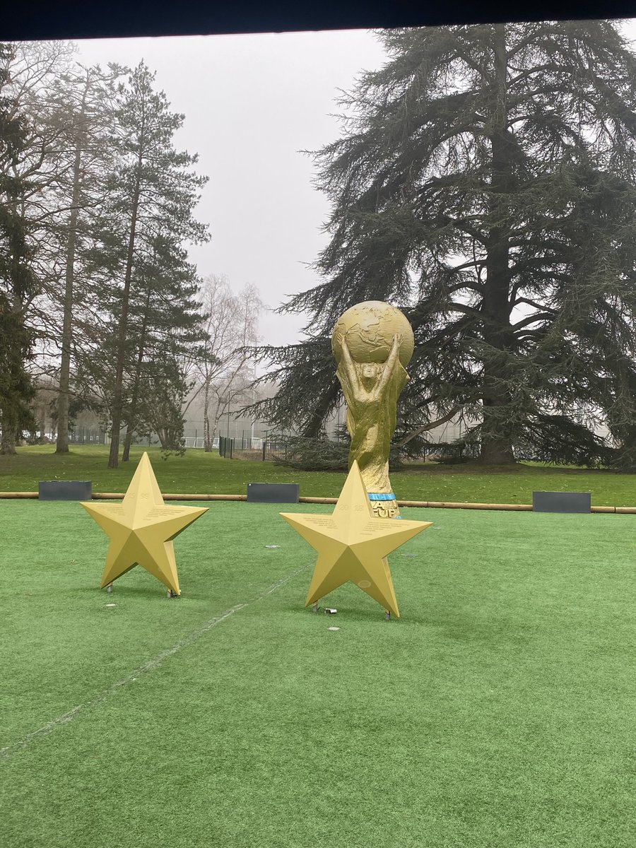 Réunion des acteurs de la recherche au profit du sport du haut-niveau à Clairefontaine avec visite du centre de recherche de la <a href="/FFF/">FFF</a> 
Ambition des médailles à <a href="/Paris2024/">Paris 2024</a> mais aussi son héritage pour le sport français. <a href="/Agence_du_Sport/">Agence nationale du Sport</a>