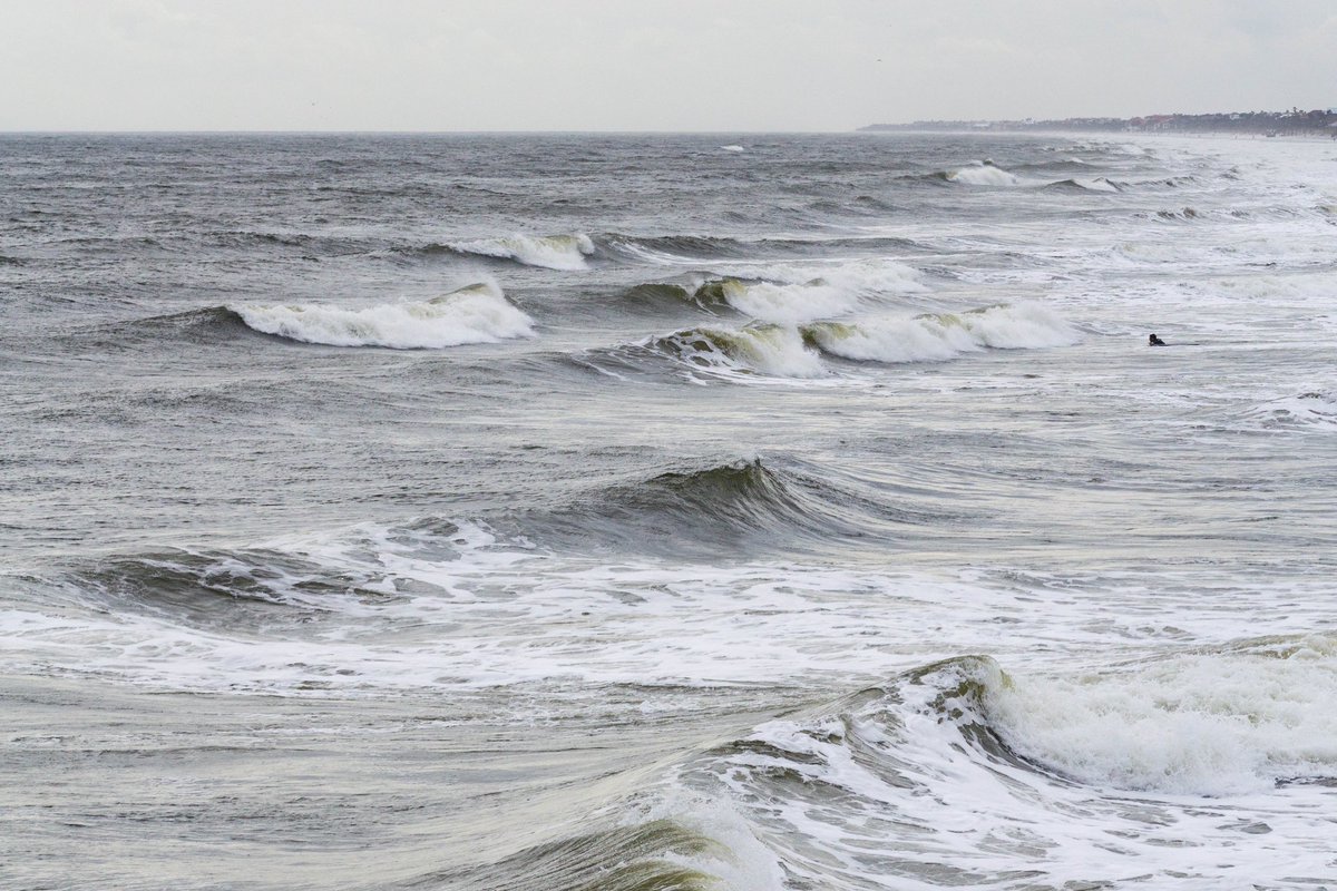 Vogt20's tweet photo. Fun little wave in Jax Beach today

@SurfnWeatherman @surfline 

#WillVogtPhotography #SonyAlpha #VoidLive #Florida #Waves #JaxBeach https://t.co/Ev9cs9GXli