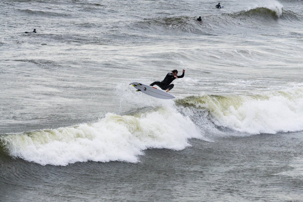 Vogt20's tweet photo. Fun little wave in Jax Beach today

@SurfnWeatherman @surfline 

#WillVogtPhotography #SonyAlpha #VoidLive #Florida #Waves #JaxBeach https://t.co/Ev9cs9GXli