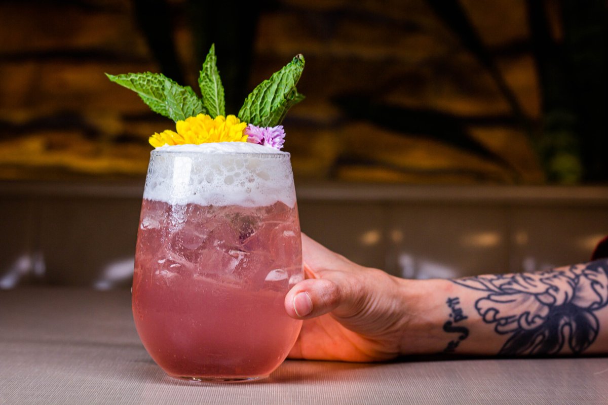 moss_realestate's tweet photo. Who else LOVES @theloungehere ?!
Great food
Great cocktails
The perfect date night 🤩 See you at #happyhour https://t.co/1JQC9yWmut