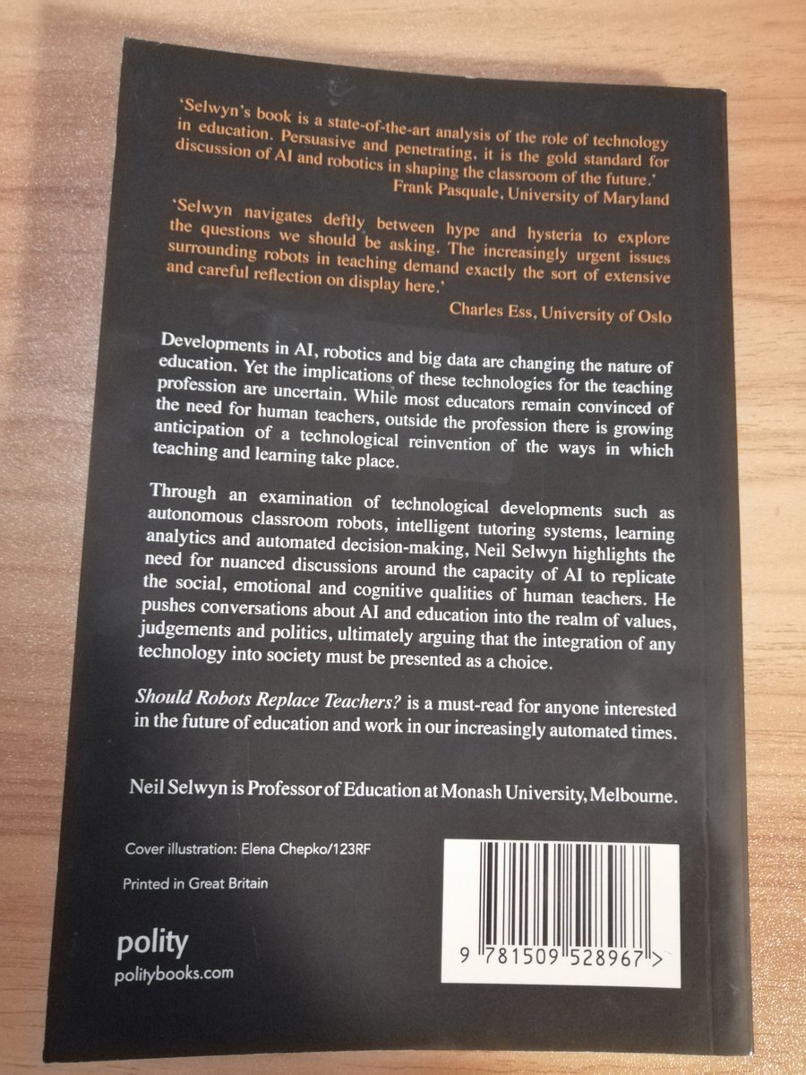 Jaina_S's tweet photo. Catando este librillo de Neil Selwyn sobre IA en educación. Muchas preguntas y una propuesta: hay que deshumanizar la IA (indagar en modelos que no imiten lo humano) para que realmente sea una herramienta que amplifique la labor del profesorado. @comunicacioUPF #DICEM https://t.co/Tb16DVcX6I