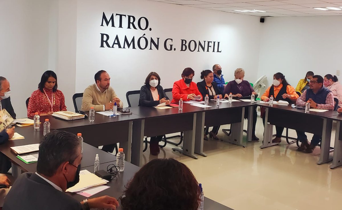 BasicaSEPH's tweet photo. Con la presencia de la Subsecretaria @Myrlen_Salas22, se realiza “Capacitación de Bienes Muebles” a personal de la #DGEB y #DGSR, con la finalidad de tener la tarjeta de control global al día con los bienes muebles funcionales y actualizados.
#NatyCastrejón
#PrimeroLaEducación https://t.co/CK4d0vFIVX