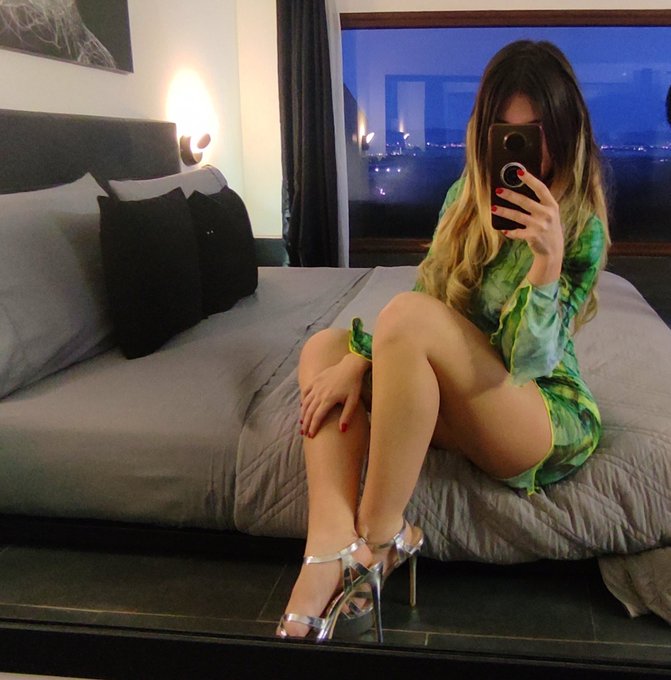 Non perderti la diretta di oggi alle 21 su OF Sono parecchio eccitata 💋 https://t.co/U2h6VPlr6u https://t