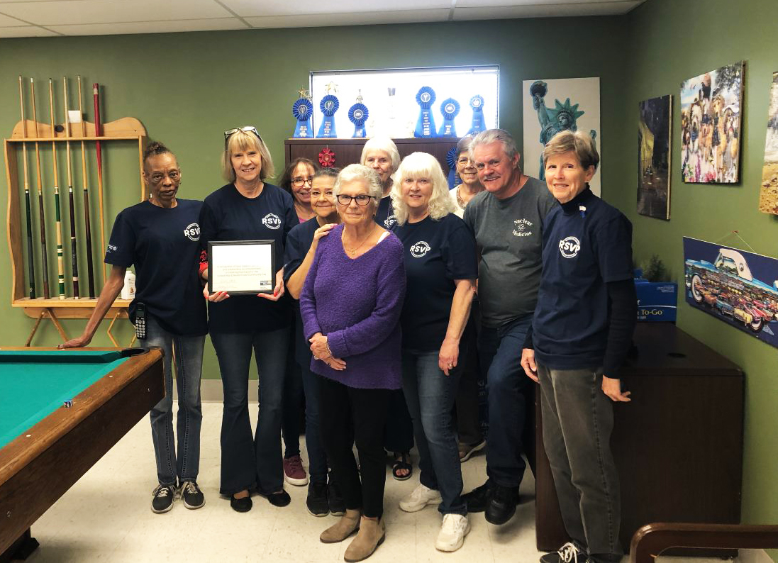 Shoutout to the RSVP Volunteers at the Life Enrichment Senior Center 🎉

Because of their hard work, we were able to feed nearly 400 families last month!

Find out more about our Retired and Senior Volunteer Program here: united-way.org/rsvp

#Volunteer #LiveUnited