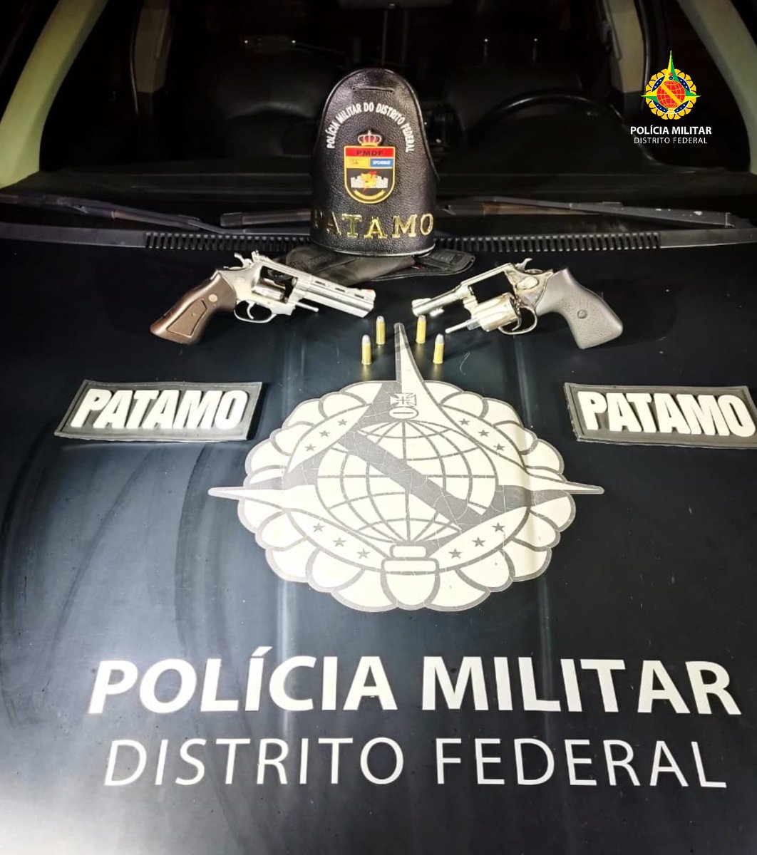 pmdfoficial's tweet photo. #PATAMO nas ruas, criminosos presos! Durante patrulhamento, os policiais #militares avistaram a dupla em um veículo em atitude suspeita e fizeram a abordagem. Com eles, os #policiais encontraram dois #revólveres calibre .38, com quatro #munições intactas.
#PMDF #policiamilitar https://t.co/XLJeDJoMBf