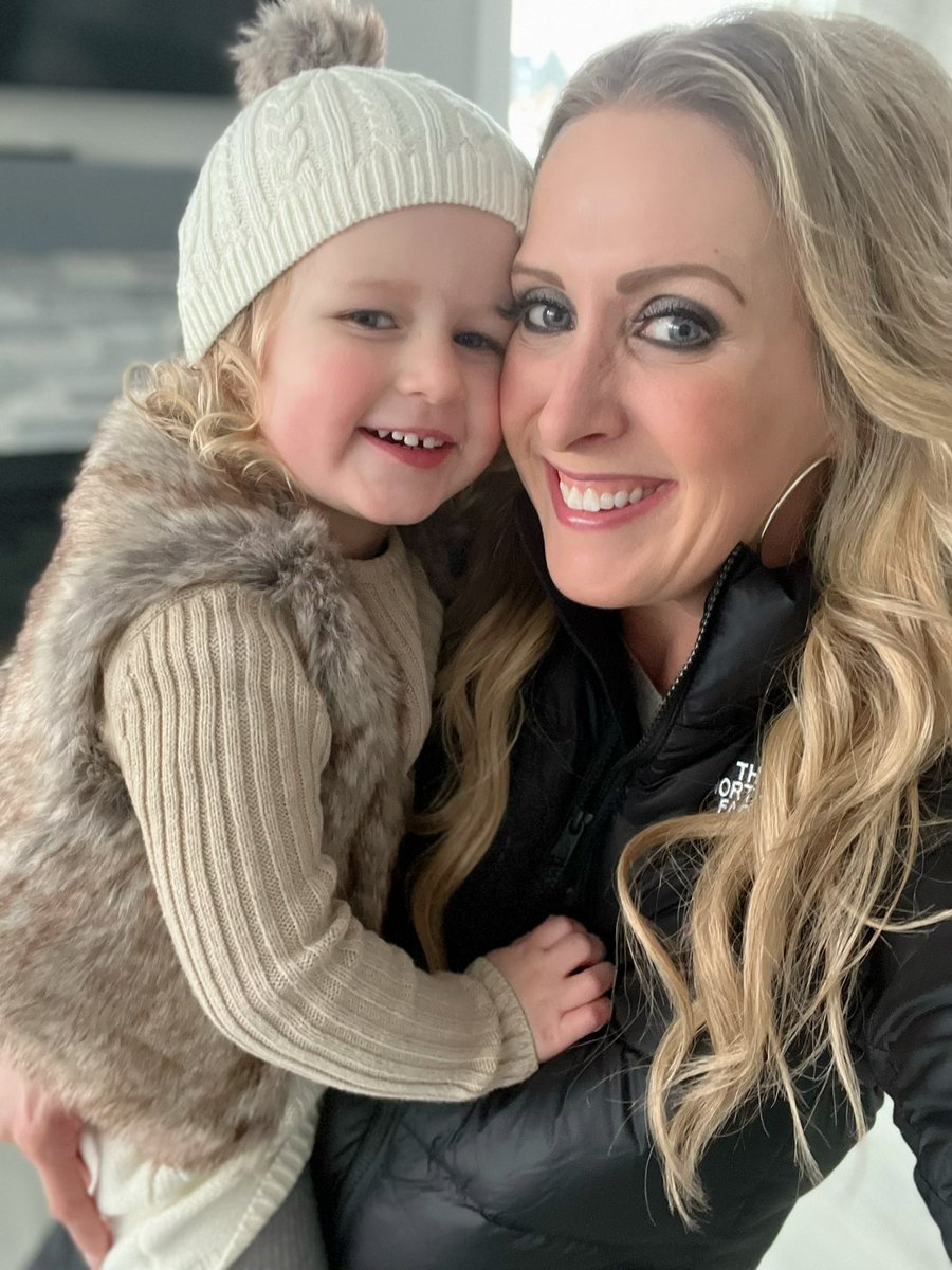 Love this pretty lady! My little fashionista…looking all stylish in Rachel Zoe….Northface for mommy👧🏼👗🧥🤷🏼‍♀️🤦🏼‍♀️🤣
#prettylady #toddlerstyle #rachelzoe #rachelzoestyle #rachelzoefashion #twocute #babygirl #momlife #momof5 #Fashionista