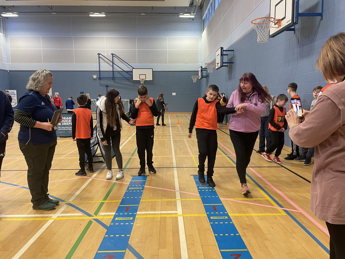 AlvaAcademyASD's tweet photo. A fun morning at
ASN sports hall athletics festival.  Great participation by all 👍@ActiveClacks @SDS_sport https://t.co/LyKcZh9Zqa