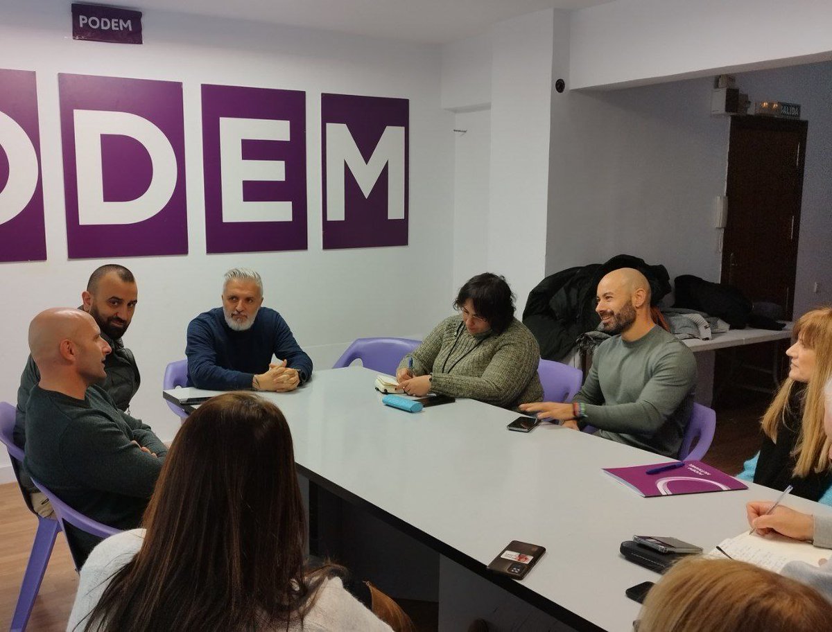 xavierdalacant's tweet photo. Nos hemos reunido con representantes del Comité de Empresa de La Alcoyana para escuchar sus reivindicaciones respecto al servicio interurbano y trabajar en soluciones.

Nuestra posición es clara: Servicio de gestión directa a través de Agencia Metropolitana de Transporte. https://t.co/2eXOHY1XSY