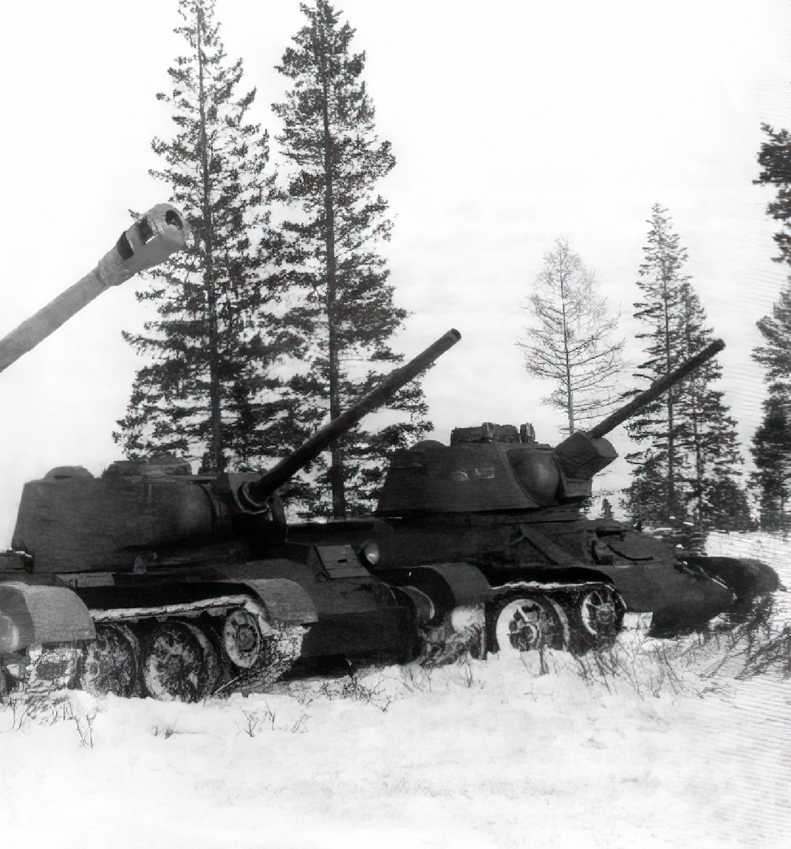 Tank Archives on Twitter trials between a T44 prototype