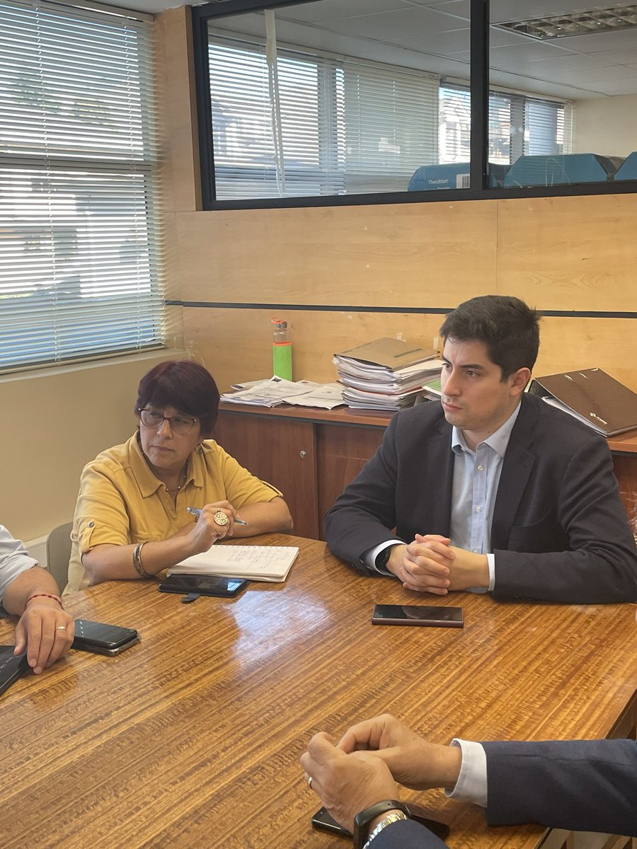 deprovconce's tweet photo. El @deprovconce , @matiaravenam estuvo presente junto a Rodrigo Jara, Director Regional de @conaf_minagri y miembros de algunos DAEM en una reunión técnica para coordinar acciones de prevención de incendios forestales en escuelas de la Provincia 🌳🇨🇱🏫 https://t.co/qJ514P4czn