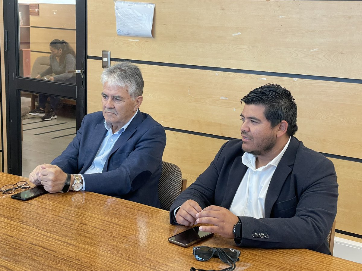 deprovconce's tweet photo. El @deprovconce , @matiaravenam estuvo presente junto a Rodrigo Jara, Director Regional de @conaf_minagri y miembros de algunos DAEM en una reunión técnica para coordinar acciones de prevención de incendios forestales en escuelas de la Provincia 🌳🇨🇱🏫 https://t.co/qJ514P4czn