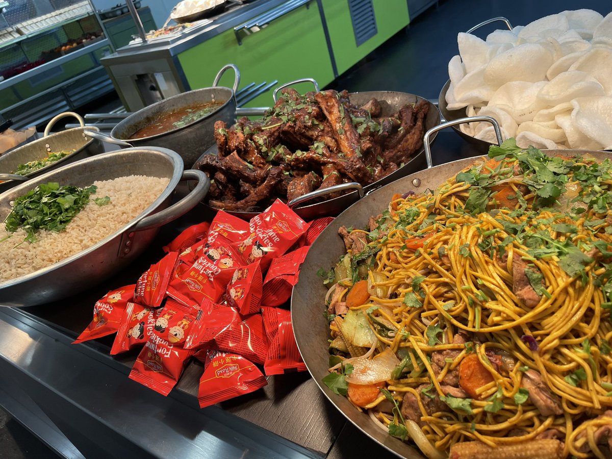 itf22's tweet photo. Fantastic Chinese New Year lunch @OxfordHighSch fantastic effort from the team @oxfordhighhead  @Thomas_Franks_ https://t.co/BdjQbKNaku