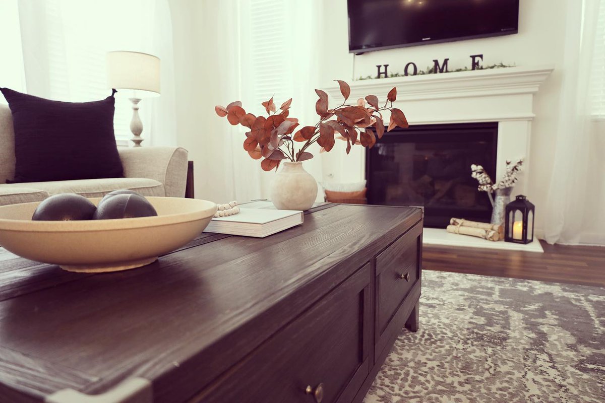 morfurniture's tweet image. A living space in harmony &amp;amp; peace. Shop this look below. #sofas #coffeetables #livingrooms 

The Brazil [Custom] Sofa:cur.lt/y9gvfxwap
The Todoe Coffee Table:cur.lt/1cioqkj3y