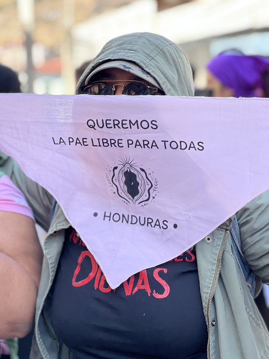 En Honduras se hoy se conmemora el día de la mujer. 
Este día las mujeres hondureñas exigen que en el proceso de elección de la nueva Corte Suprema de Justicia sea transparente que respete los DDHH, la vida y dignidad de las mujeres en el país.
#corteImparcial