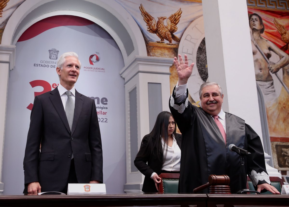 Nuestro reconocimiento al Magistrado Ricardo Sodi Cuellar <a href="/MagdoSodi/">Ricardo Sodi Cuellar</a>, Presidente del <a href="/PJEdomex/">Poder Judicial Edomex</a>, por su dedicación, constancia y vocación de servicio, así como por los logros presentados en su Tercer Informe de Desarrollo Estratégico. #TercerInformeSodi