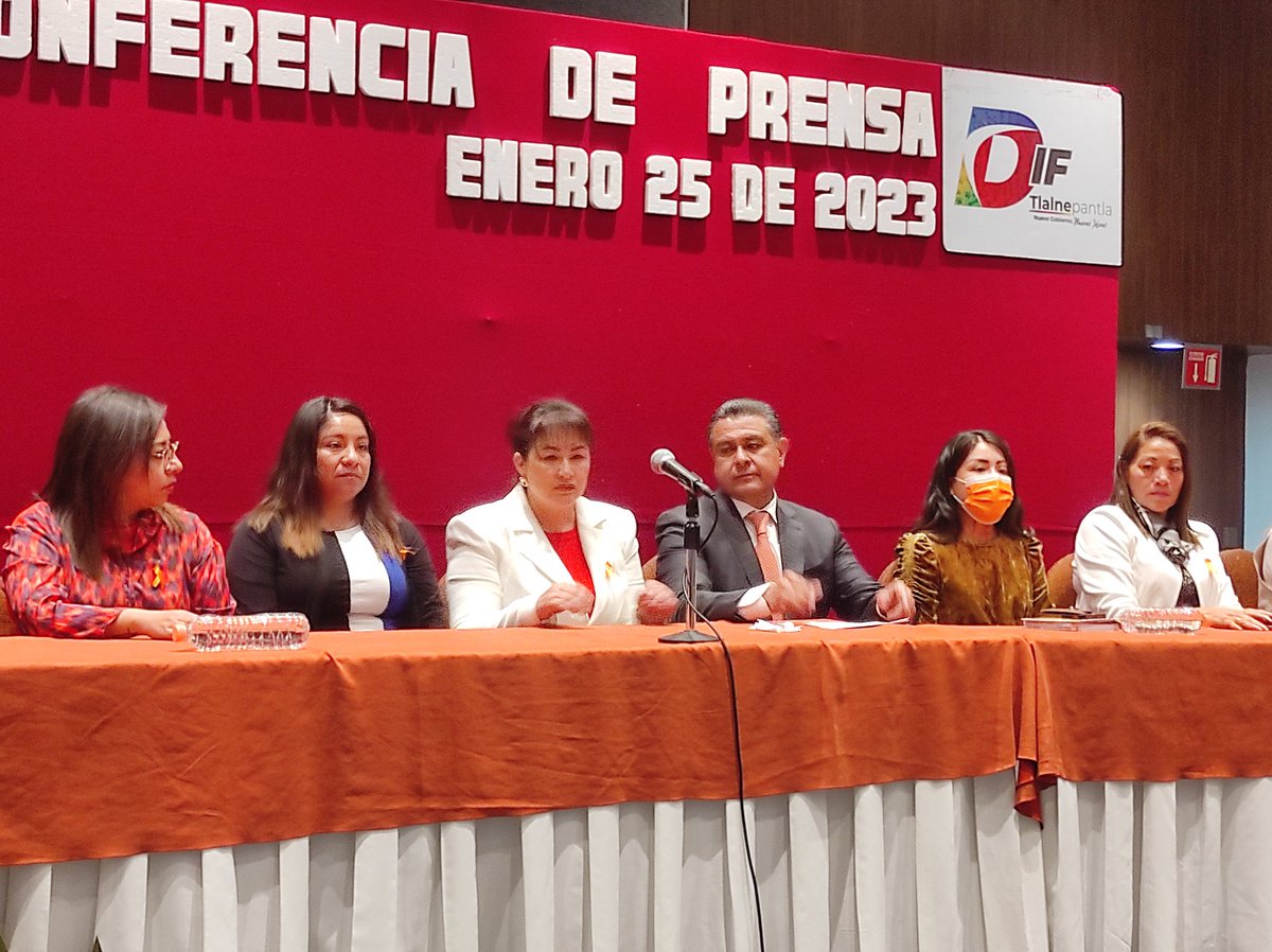 EN TLALNEPANTLA, la Saxofonista oaxaqueña ELENA RIOS, plática públicamente sobre la AGRESIÓN a su persona...
Le acompaña el Presidente Municipal Marco Antonio Rodríguez Hurtado...
AQUÍ el LINK de la Transmisión:
fb.watch/ihc7Us8Bgj/
#ElenaRios 
#tlalnepantla