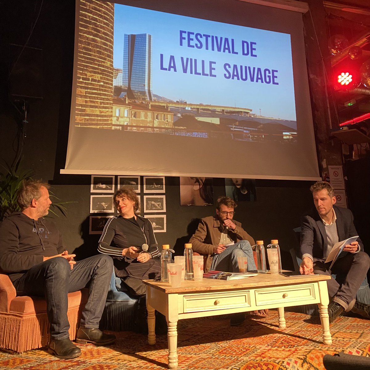 j_jaures's tweet photo. Événement autour du 1er numéro de la revue d’architecture euphorique : projet de l’architecte @matthieuPoitev2 et réalisé par @va_jouer_dehors , @respectmedia_ et la Fondation.

Présentation de la revue avec @matthieuPoitev2, @Jeremie_Peltier, @MathieuRozieres et Claire Andries. https://t.co/mipgBMTjI6